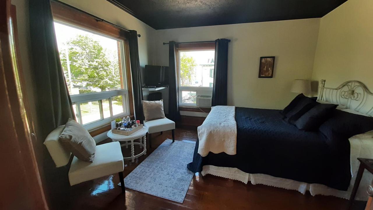Stonewater Manor B&B Gananoque Εξωτερικό φωτογραφία