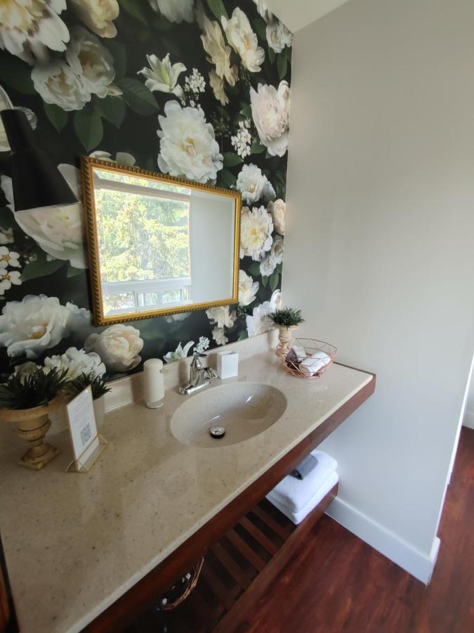 Stonewater Manor B&B Gananoque Εξωτερικό φωτογραφία