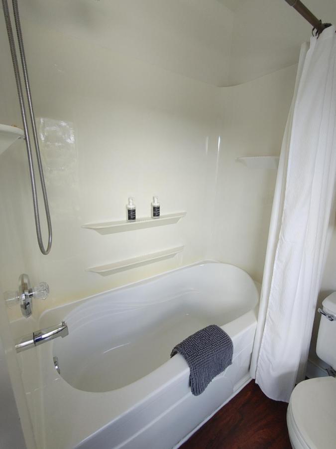Stonewater Manor B&B Gananoque Εξωτερικό φωτογραφία