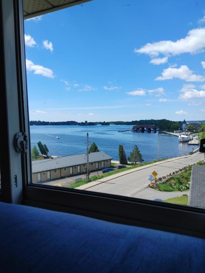 Stonewater Manor B&B Gananoque Εξωτερικό φωτογραφία